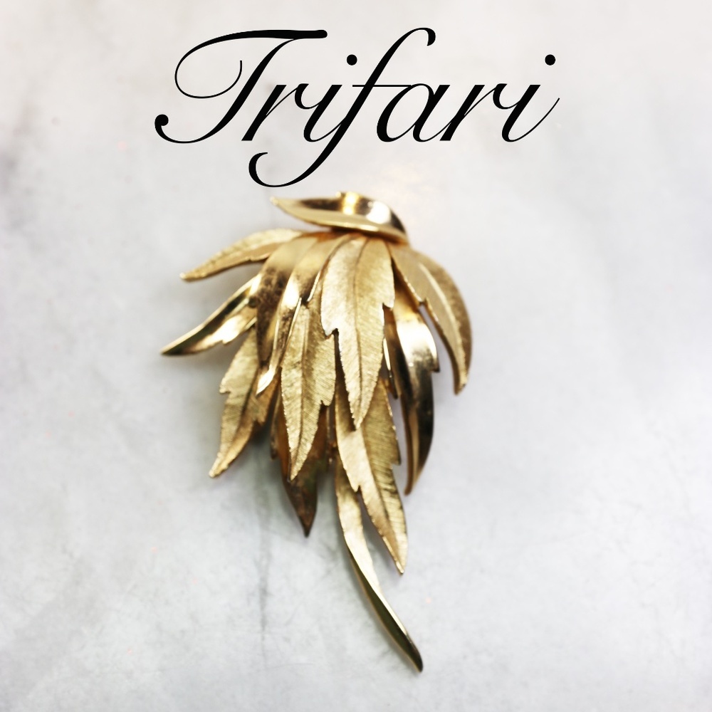 Crown Trifari© Gold 3-D Palm Tree Brooch *signed* Vintage Created 1955-1970